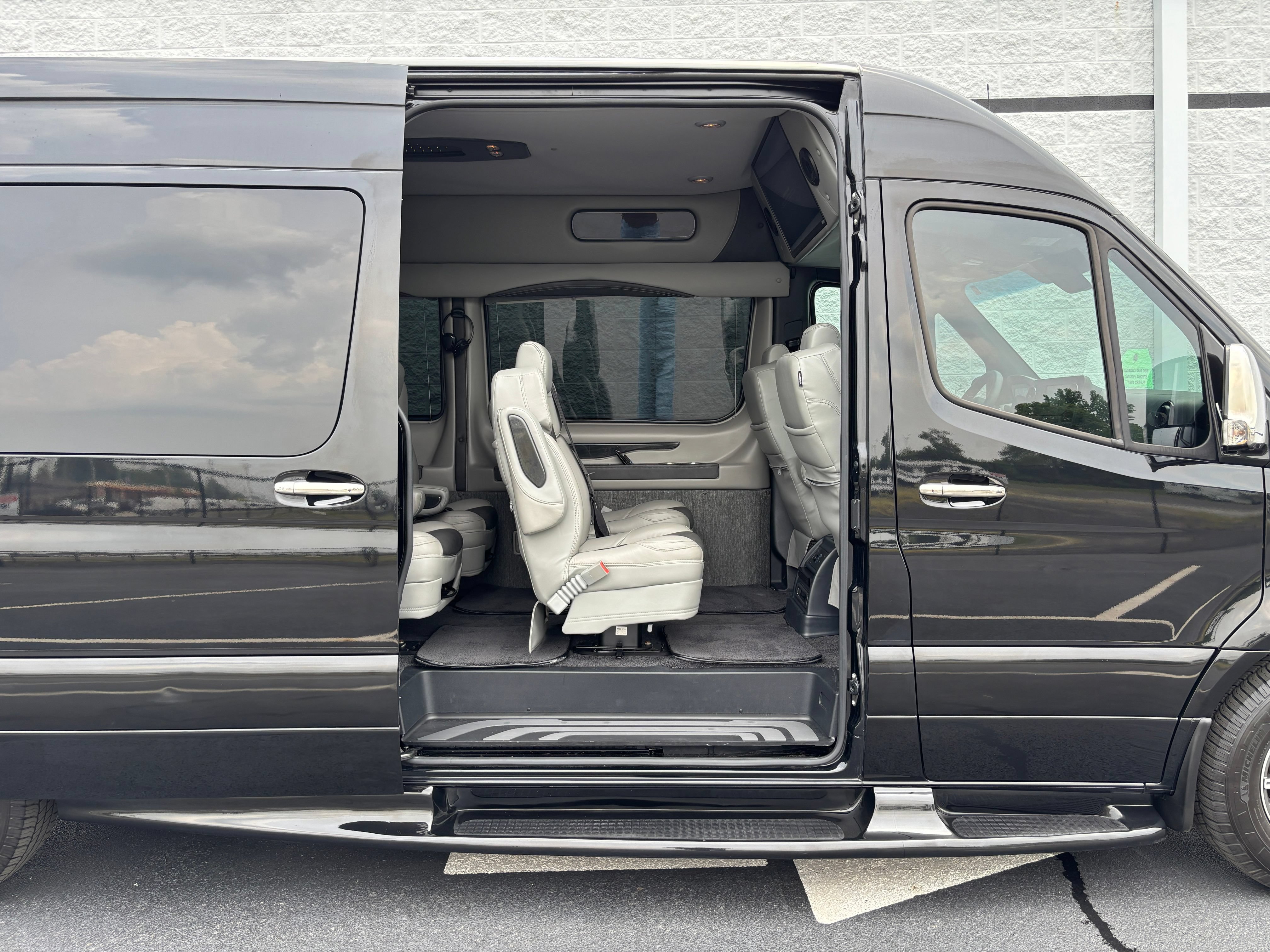 Used 2023 Mercedes-Benz Sprinter 2500 image 9