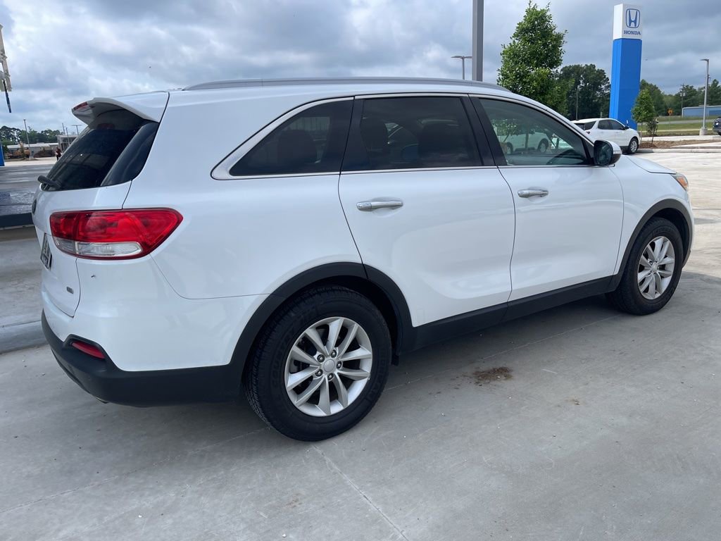 Used 2017 Kia Sorento FWD w/ LX Convenience Package image 5