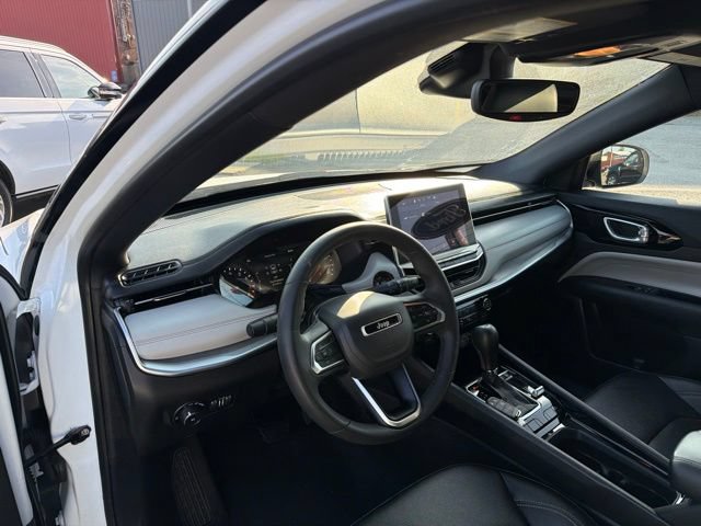 Used 2025 Jeep Compass Limited AWD/4WD image 14