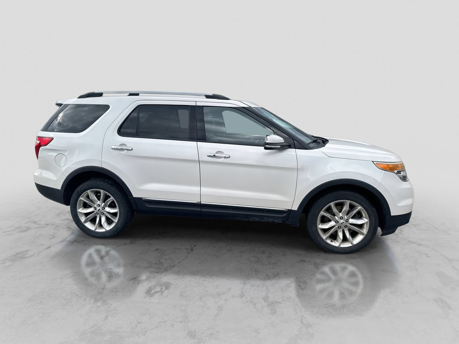 Used 2014 Ford Explorer Limited w/ Equipment Group 301A AWD/4WD image 23