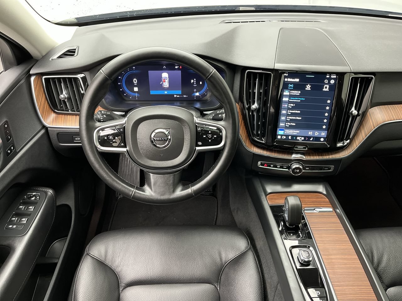 Used 2024 Volvo XC60 B5 Plus AWD/4WD image 13
