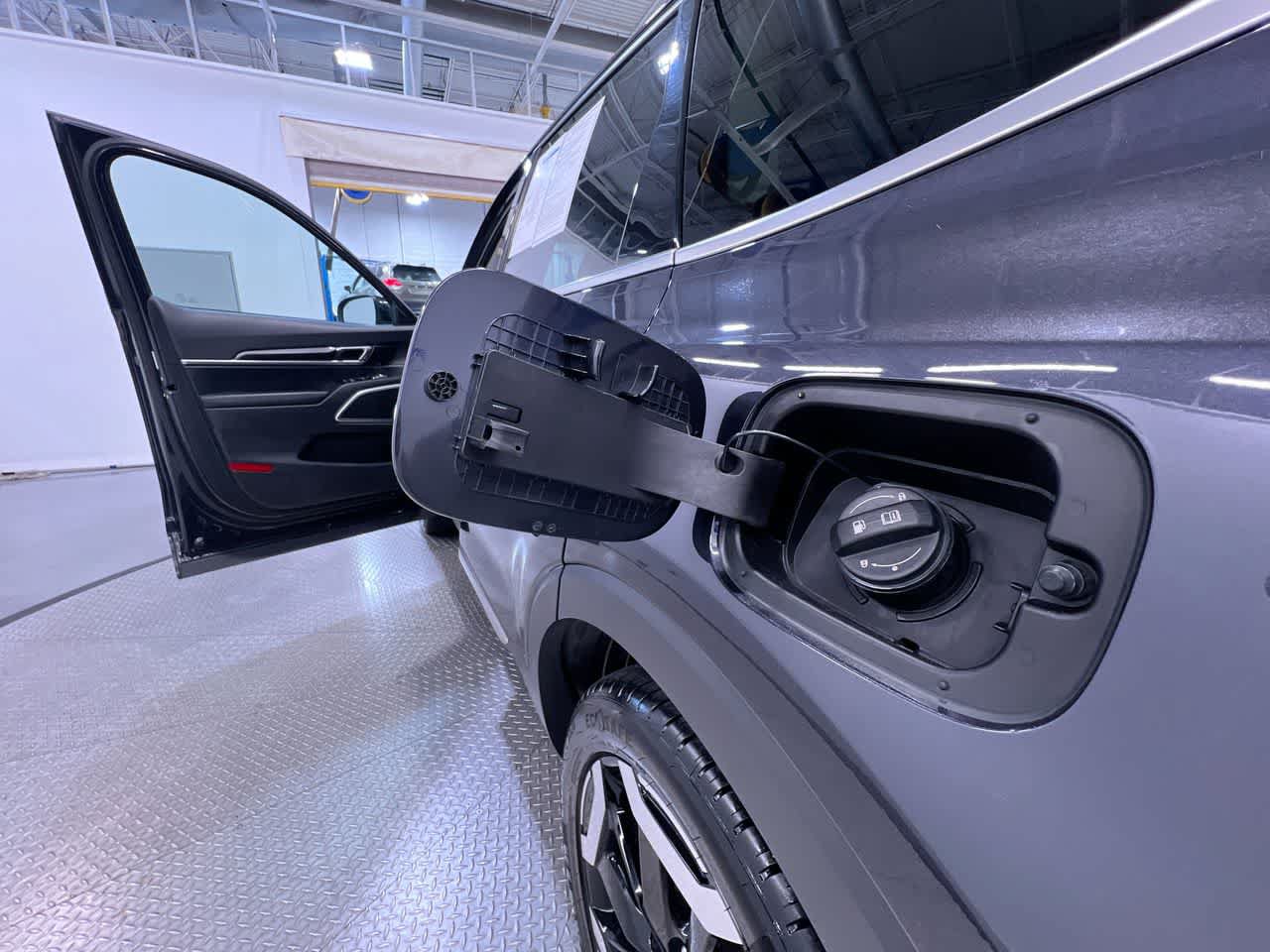 Used 2025 Kia Telluride S FWD image 45