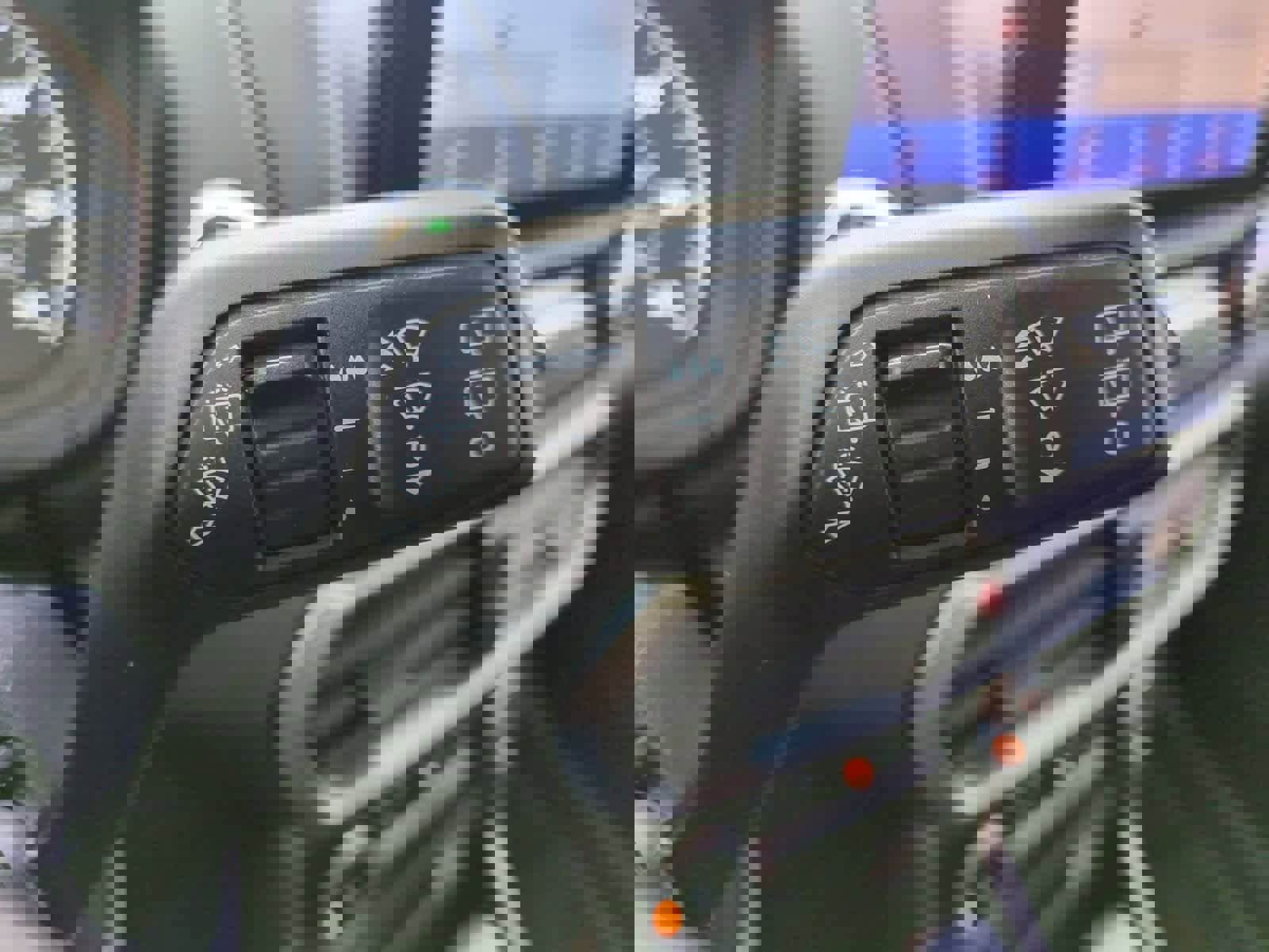 Used 2020 Ford EcoSport SE w/ SE Convenience Package image 27