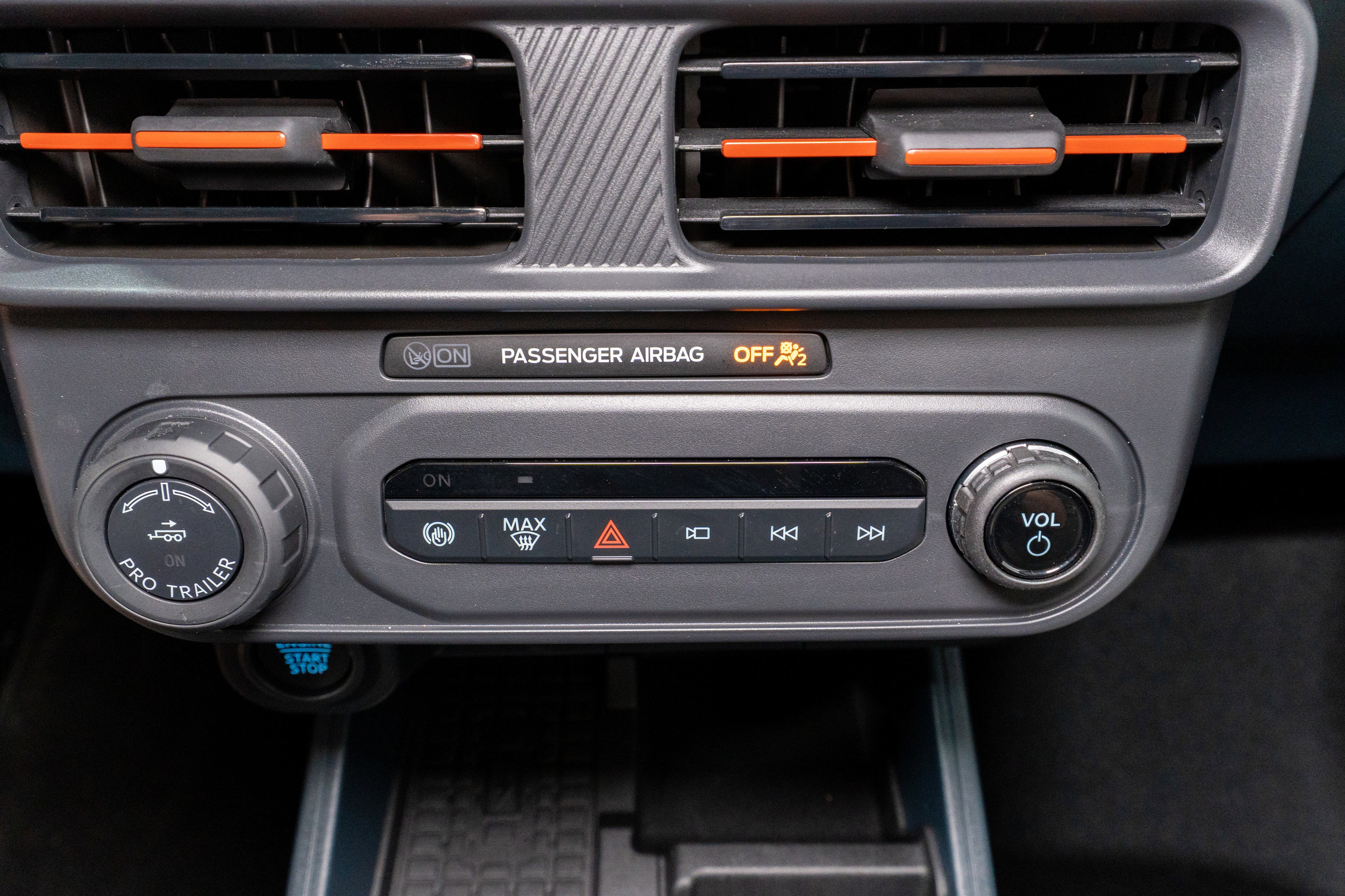 Used 2025 Ford Maverick Lariat w/ 4K Tow Package image 24