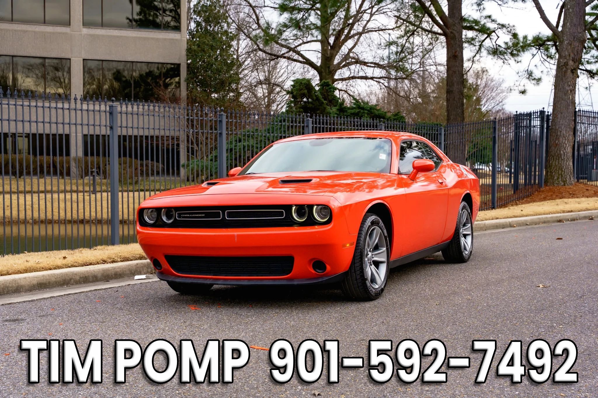 Used 2019 Dodge Challenger SXT image 2