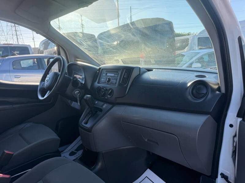 Used 2015 Nissan NV200 S image 9