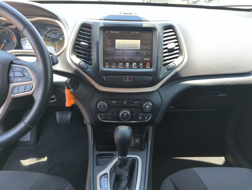 Used 2017 Jeep Cherokee Latitude FWD image 25