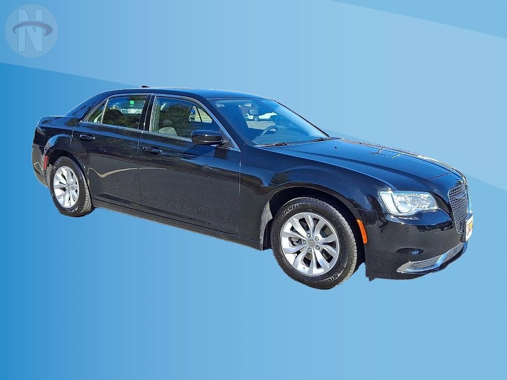Used 2023 Chrysler 300 Touring image 2