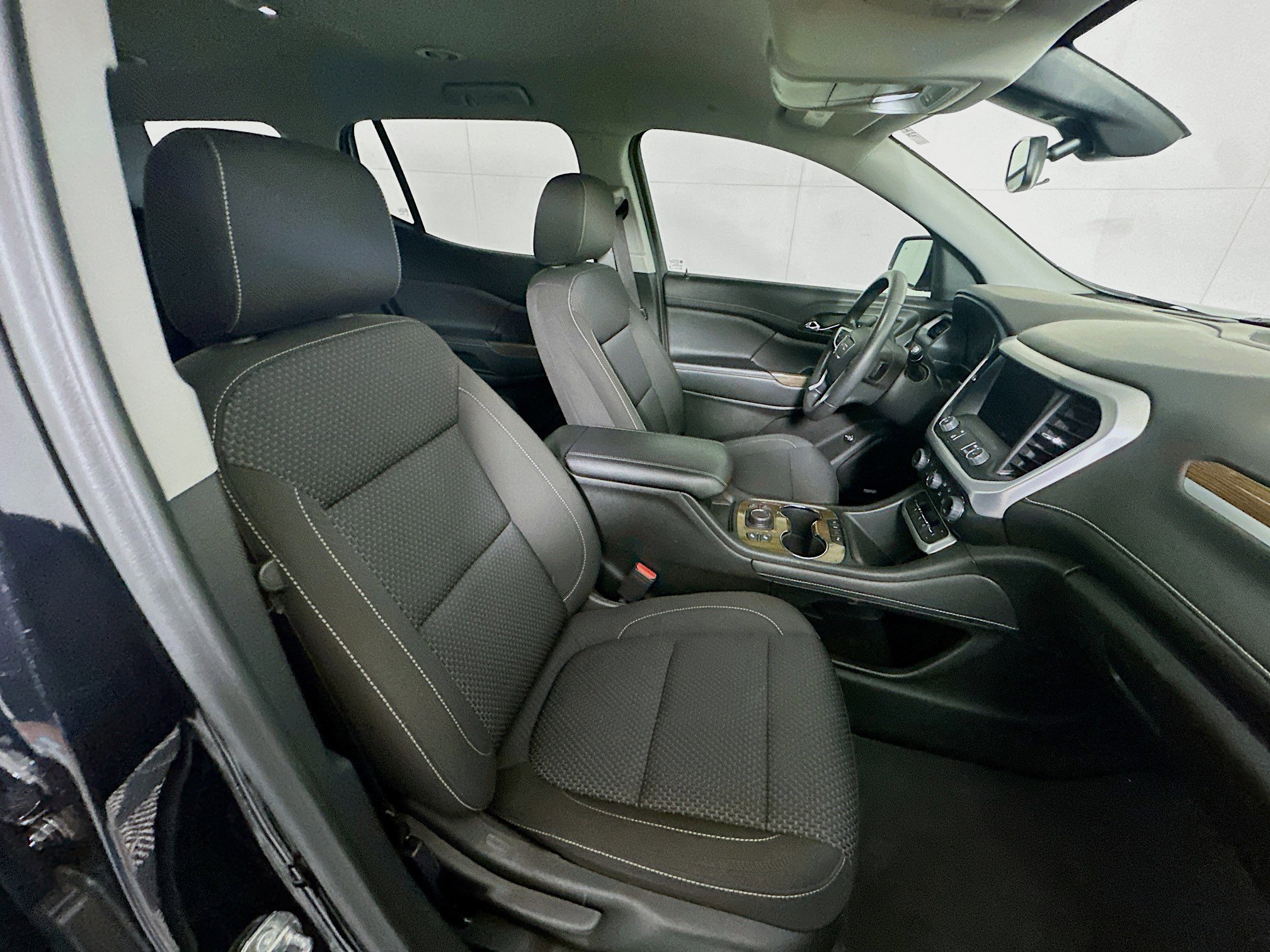 Used 2023 GMC Acadia SLE w/ Driver Convenience Package image 32