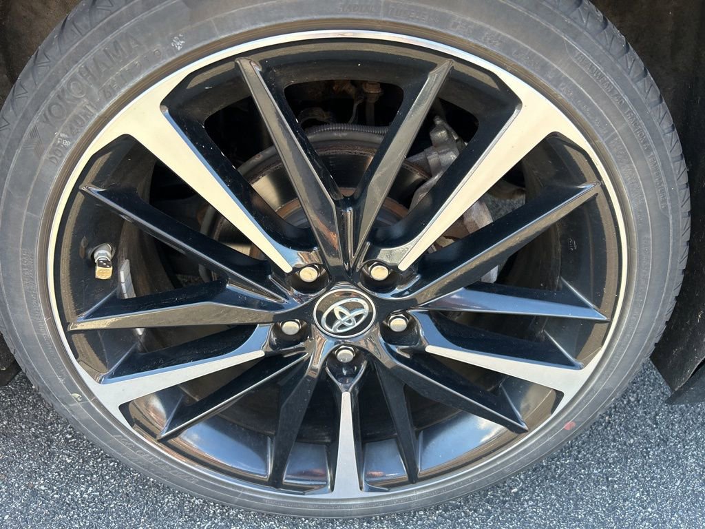 Used 2018 Toyota Camry XSE FWD image 11