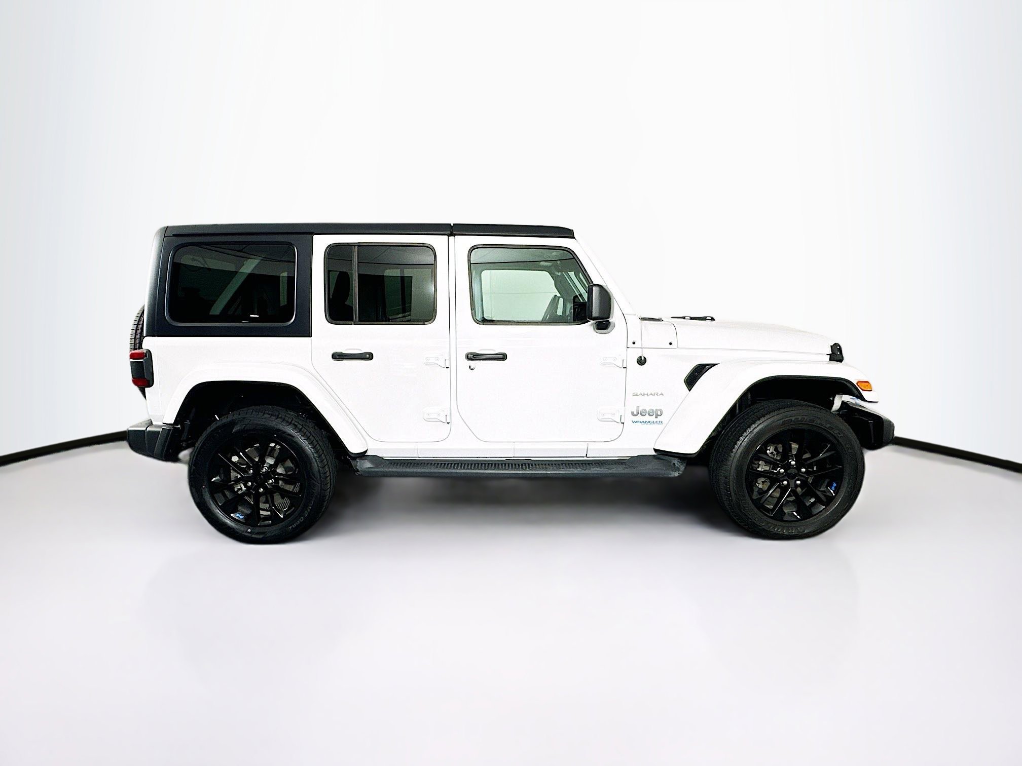 Used 2022 Jeep Wrangler Sahara w/ Safety Group image 10
