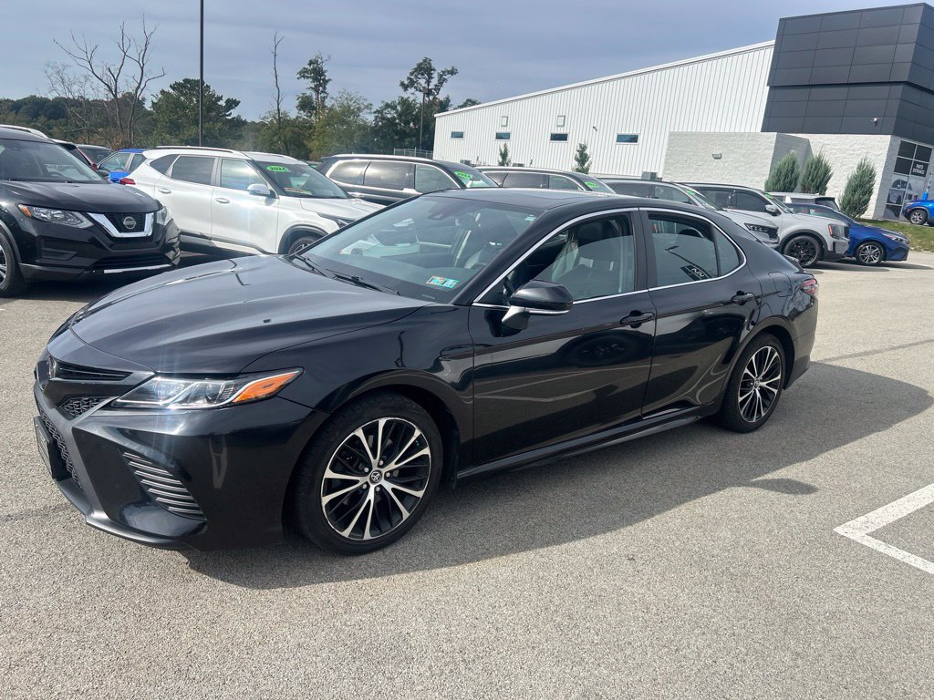 Used 2019 Toyota Camry SE w/ Convenience Package FWD image 3