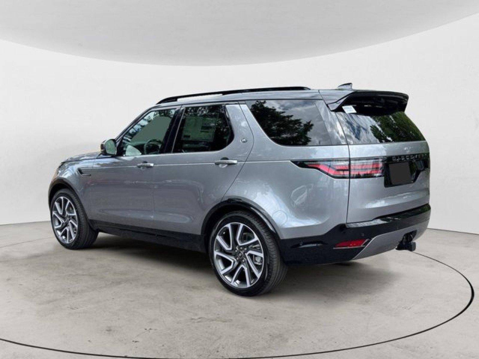 New 2025 Land Rover Discovery Dynamic SE image 6