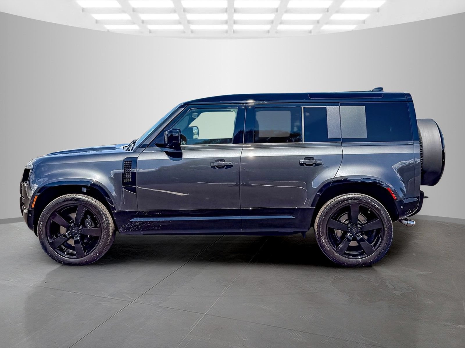 New 2026 Land Rover Defender 110 V8 AWD/4WD image 2