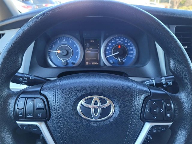 Used 2020 Toyota Sienna LE w/ LE Preferred Package image 29