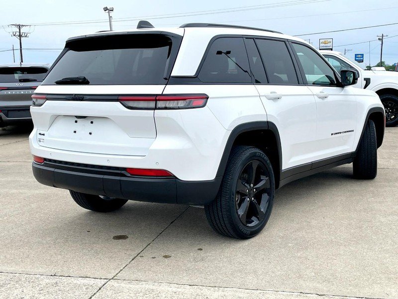Used 2024 Jeep Grand Cherokee Altitude AWD/4WD image 4
