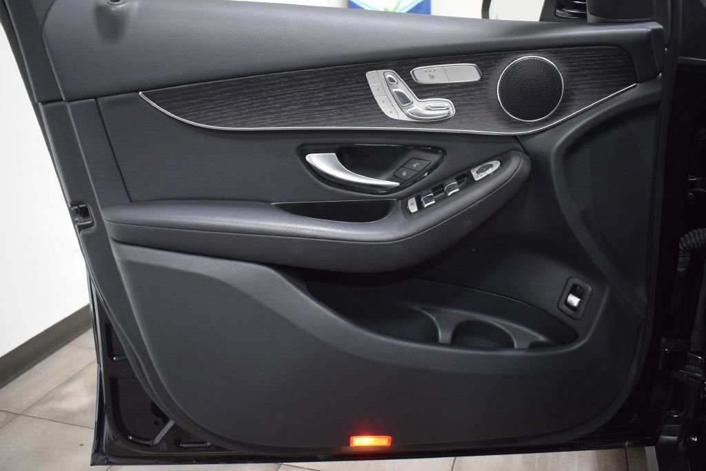 Used 2022 Mercedes-Benz GLC 300 4MATIC image 7