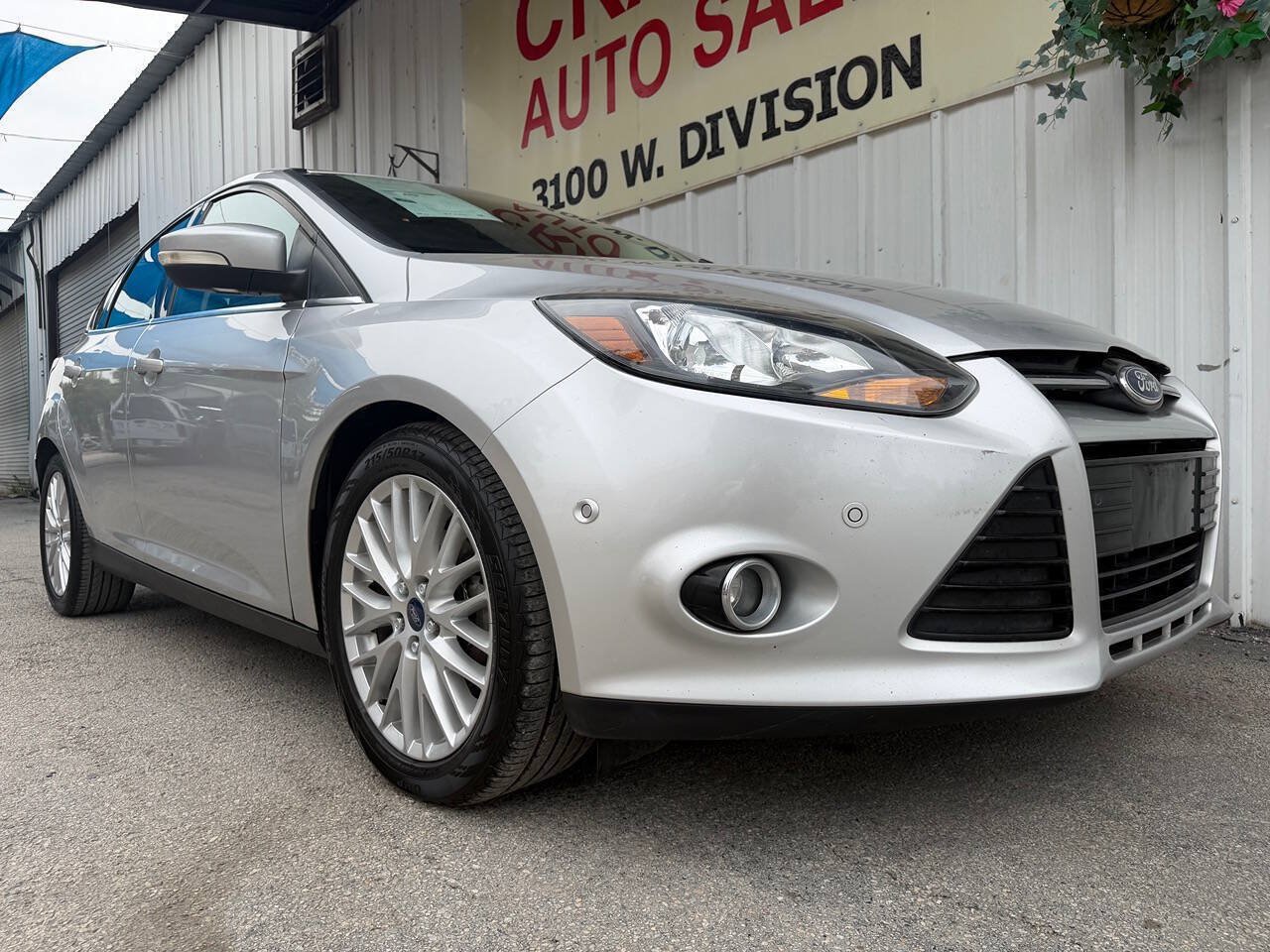 Used 2013 Ford Focus Titanium FWD image 2