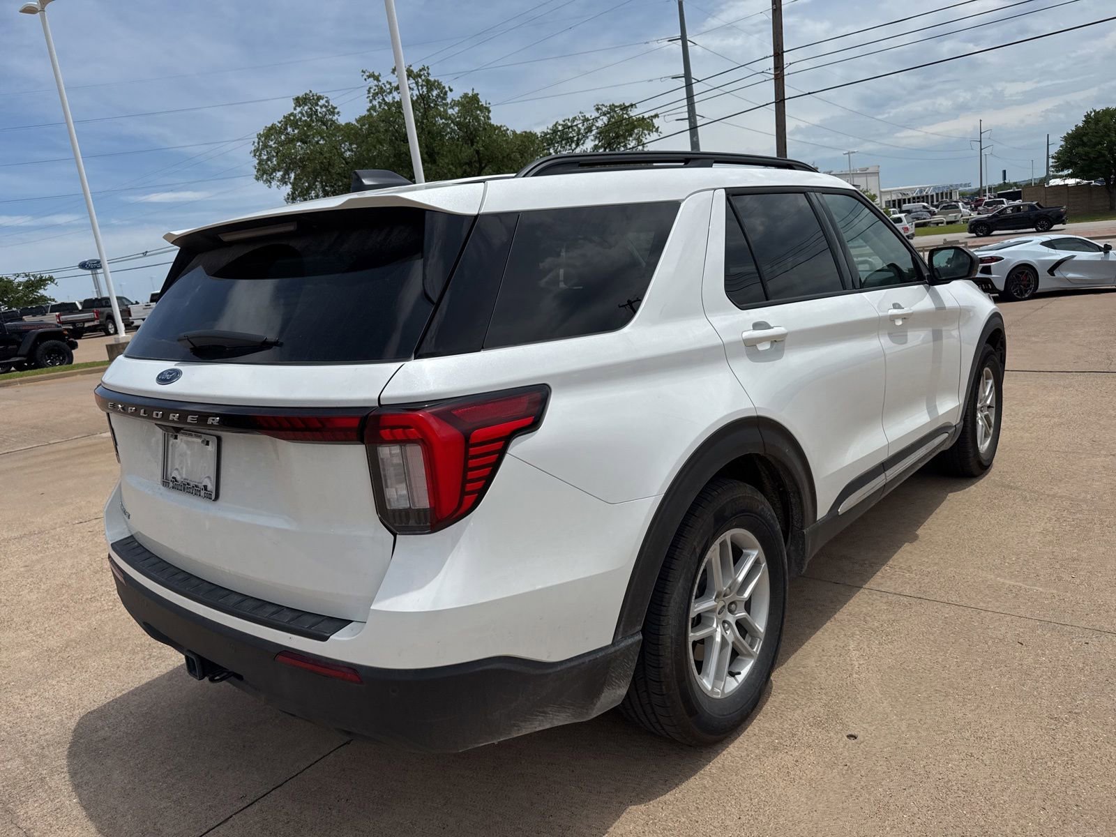 Used 2025 Ford Explorer Active RWD image 7