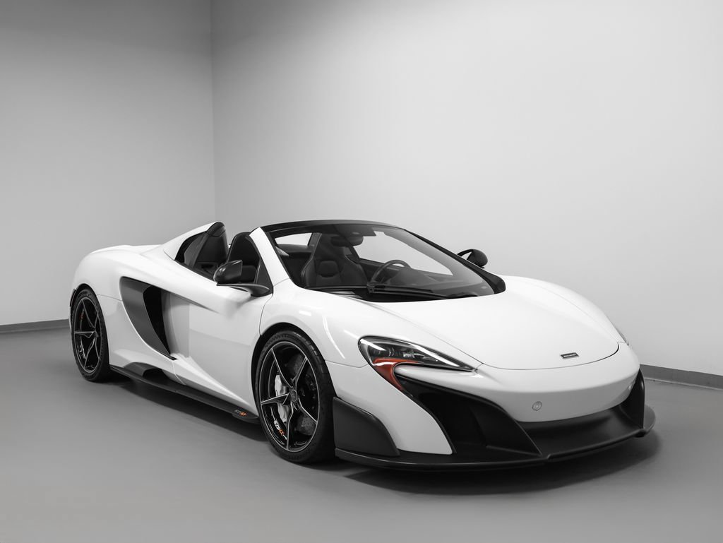 Used 2016 McLaren 675LT Spider RWD image 18