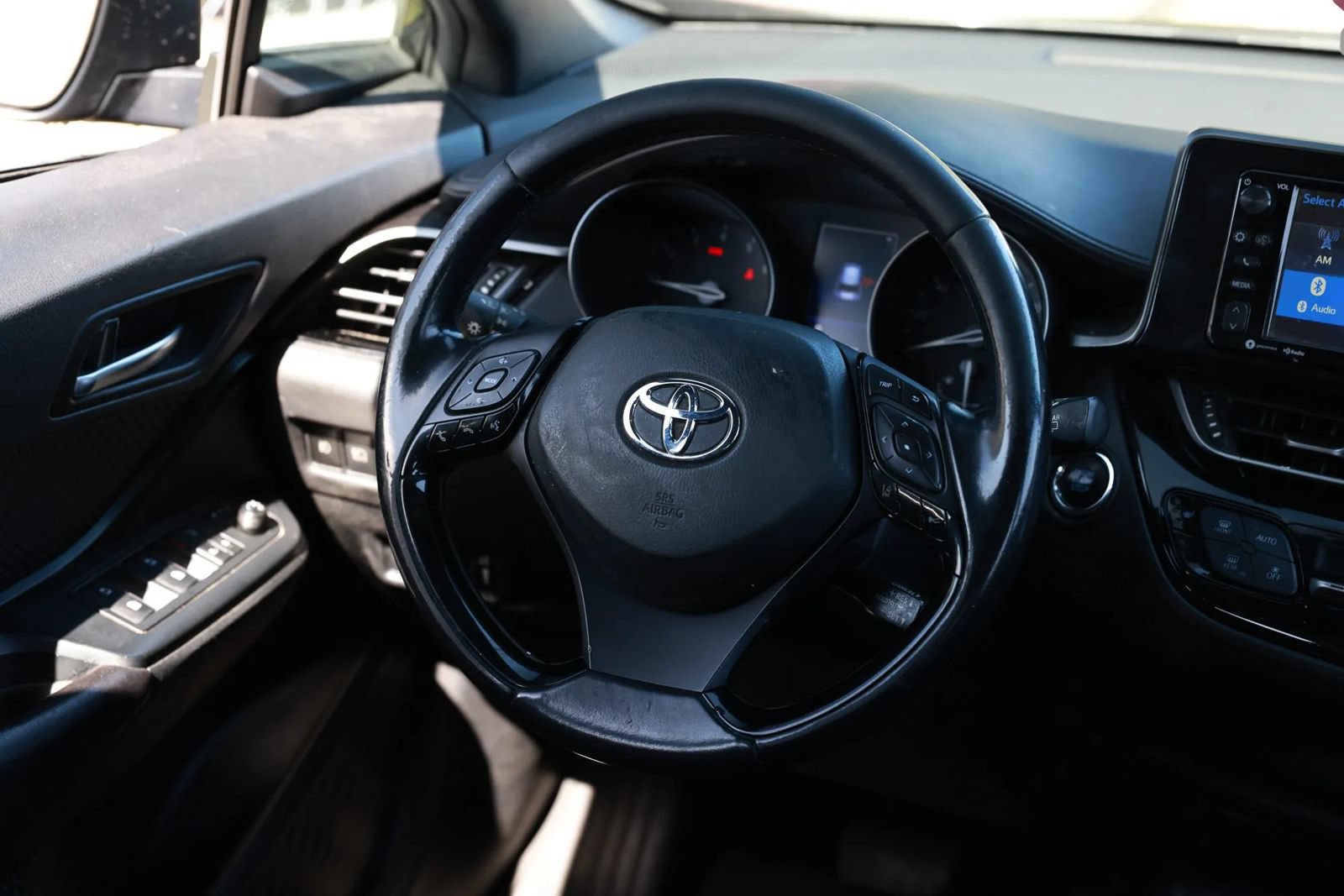 Used 2018 Toyota C-HR XLE FWD image 30