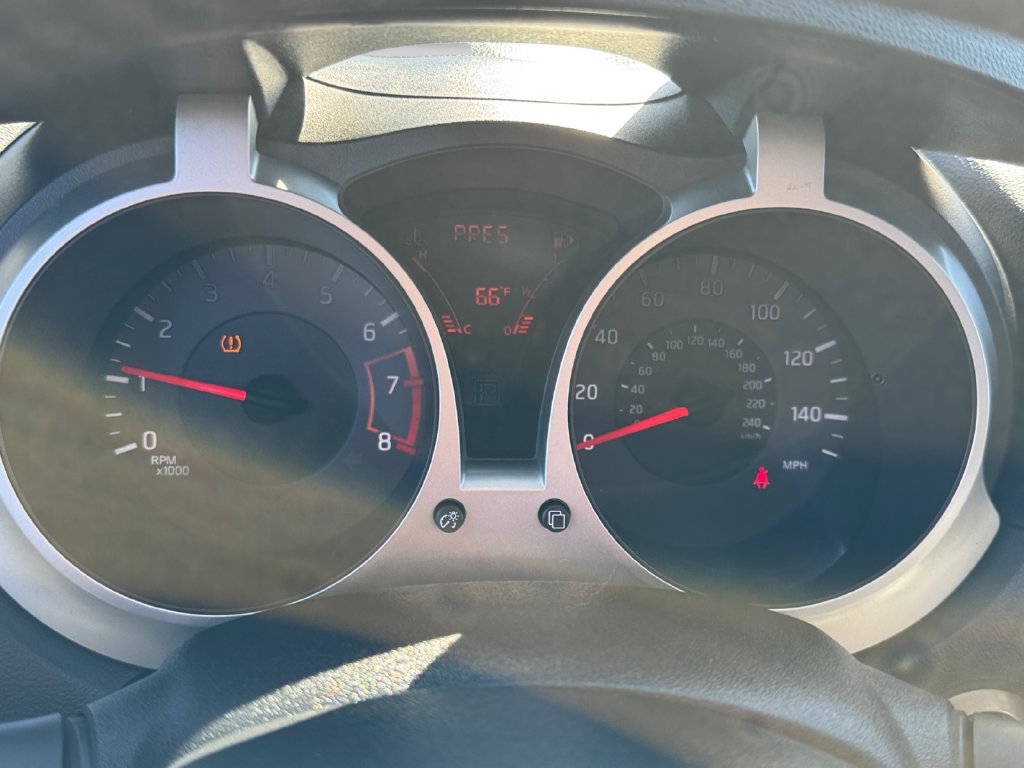 Used 2012 Nissan Juke SL FWD image 12