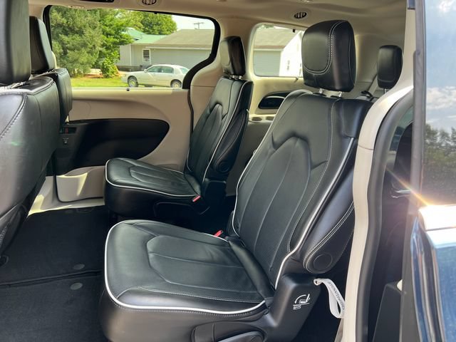 Used 2024 Chrysler Pacifica Limited FWD image 5