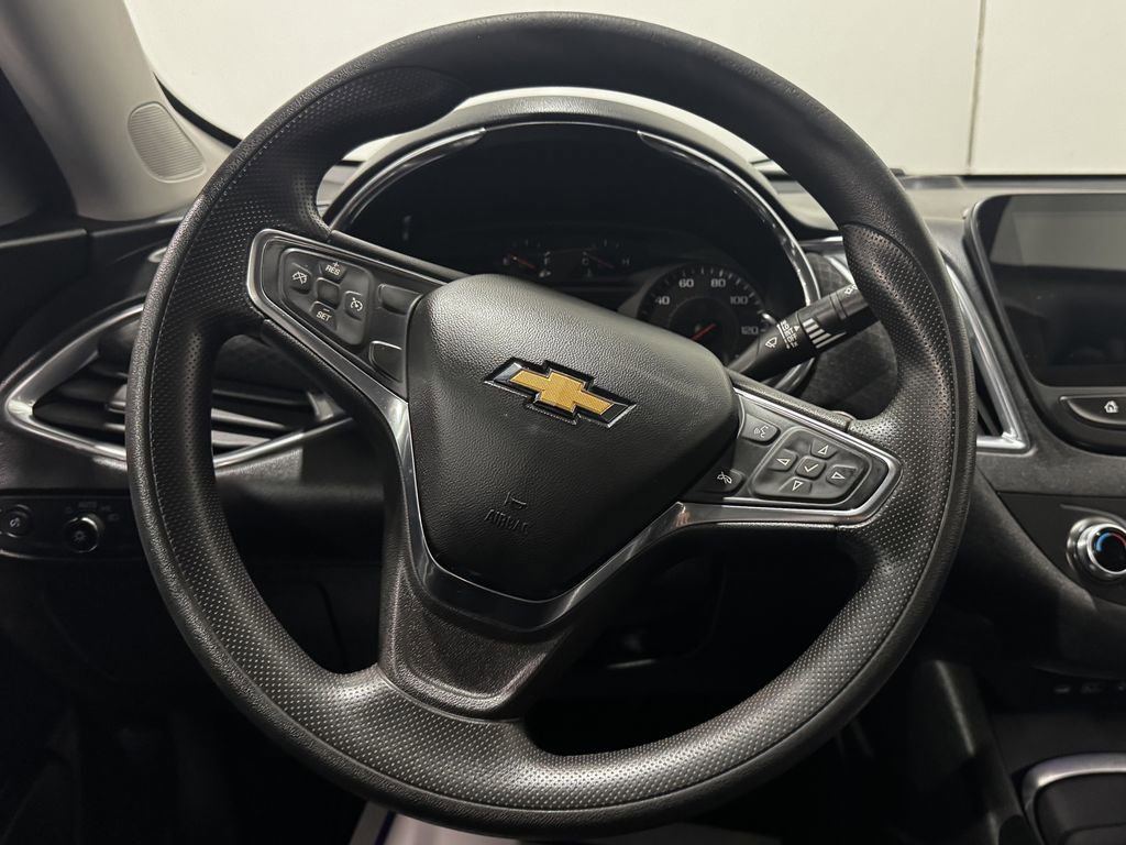 Used 2021 Chevrolet Malibu LT image 3