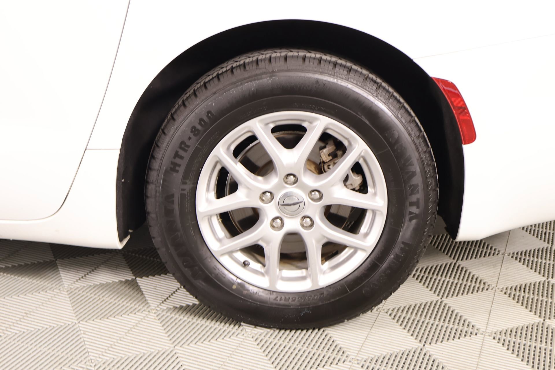 Used 2023 Chrysler Pacifica Touring-L image 18