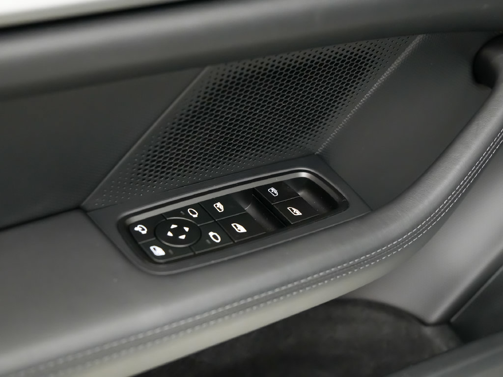 New 2026 Porsche Taycan AWD/4WD image 24