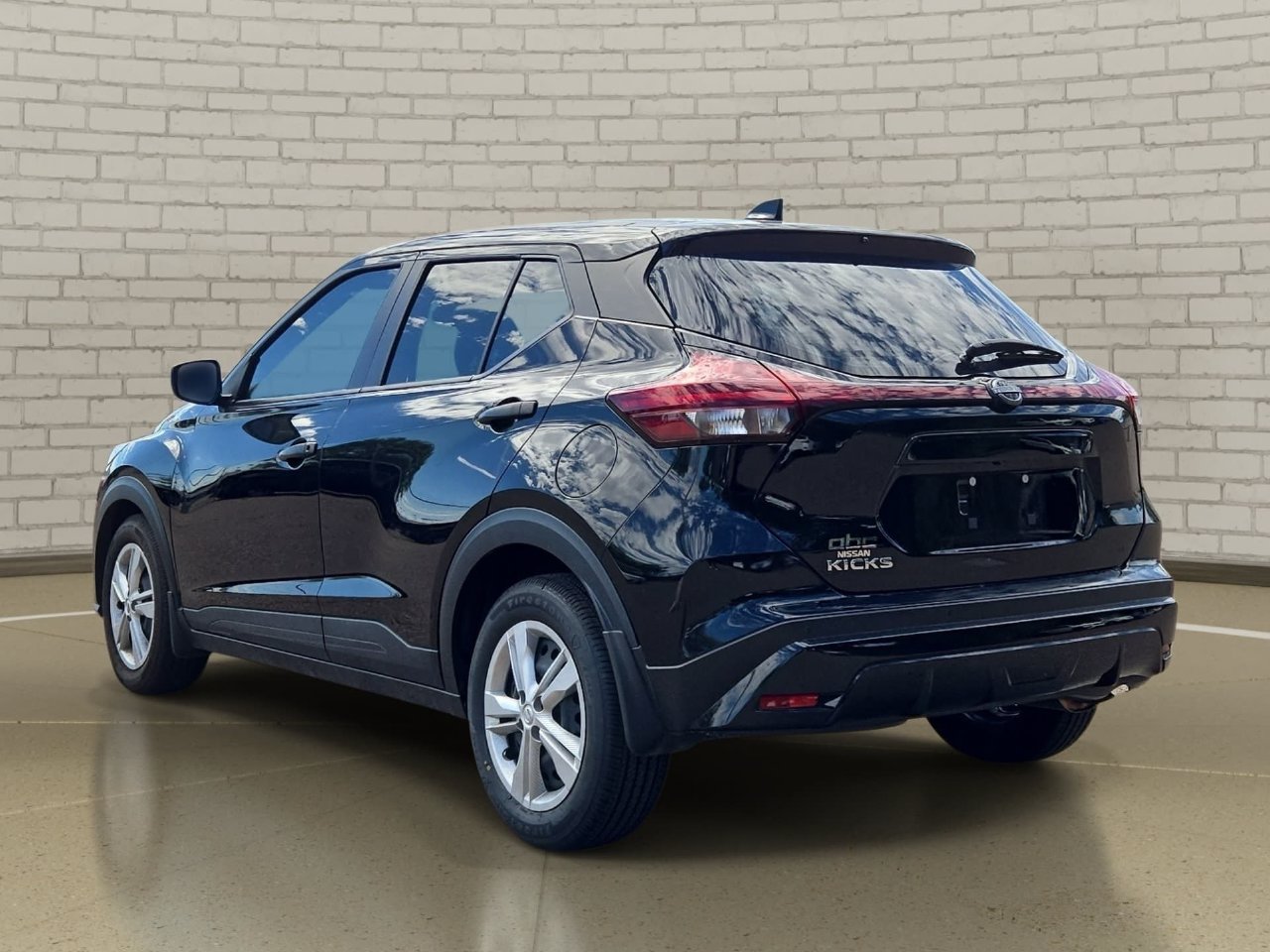 Used 2025 Nissan Kicks Play S FWD image 7
