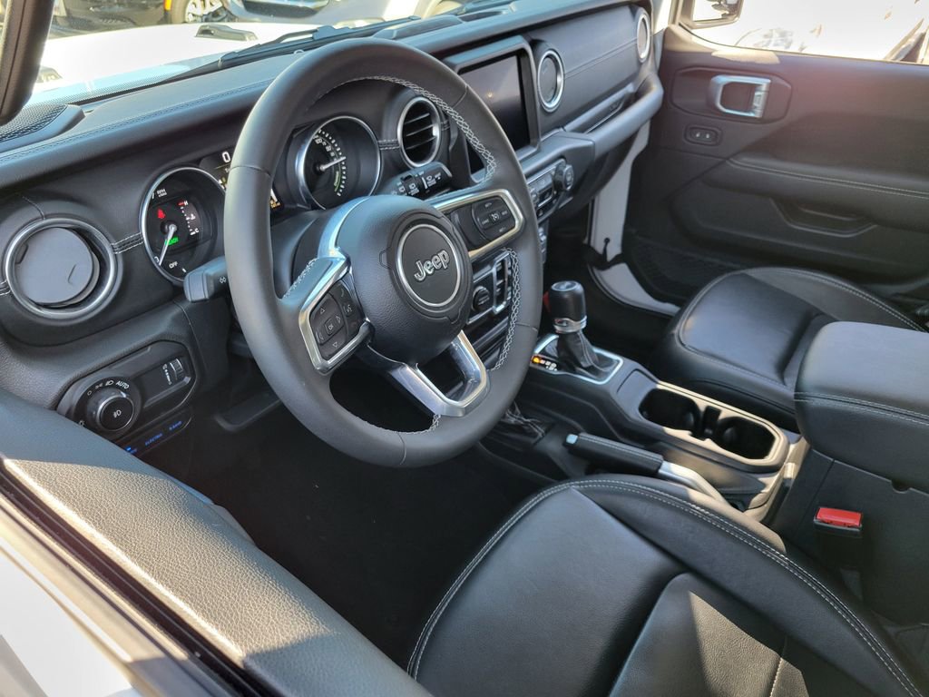 Used 2023 Jeep Wrangler Unlimited Sahara image 3