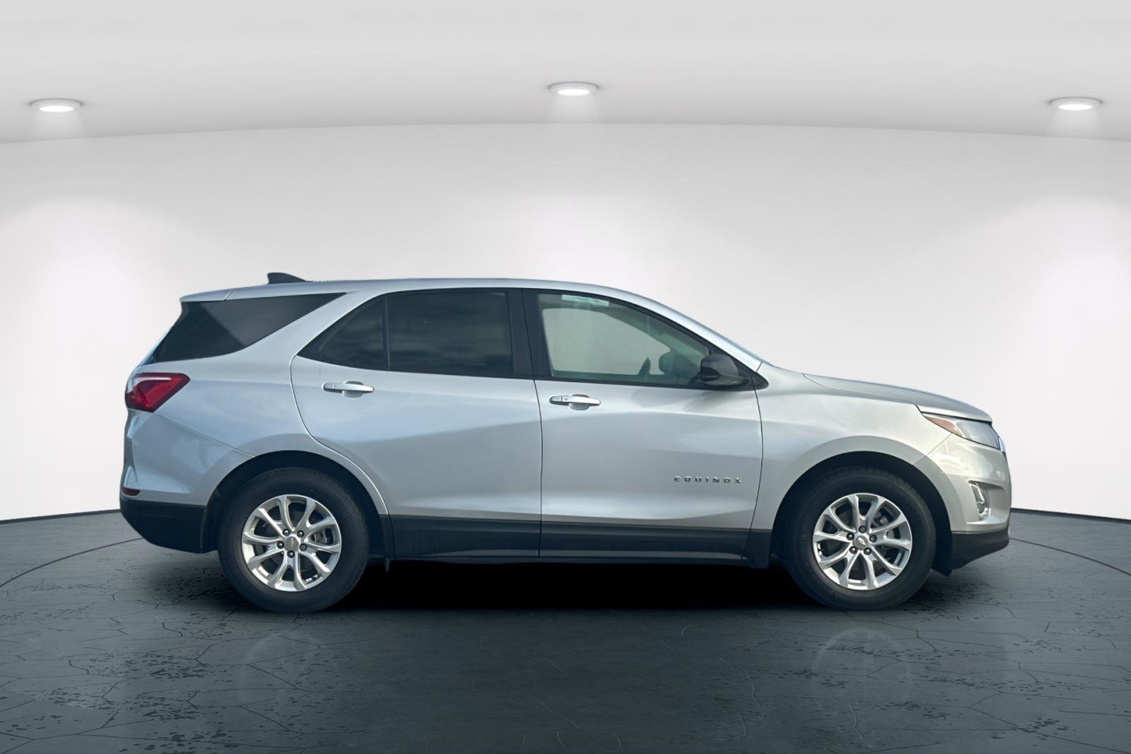 Used 2021 Chevrolet Equinox LS w/ LS Convenience Package image 7