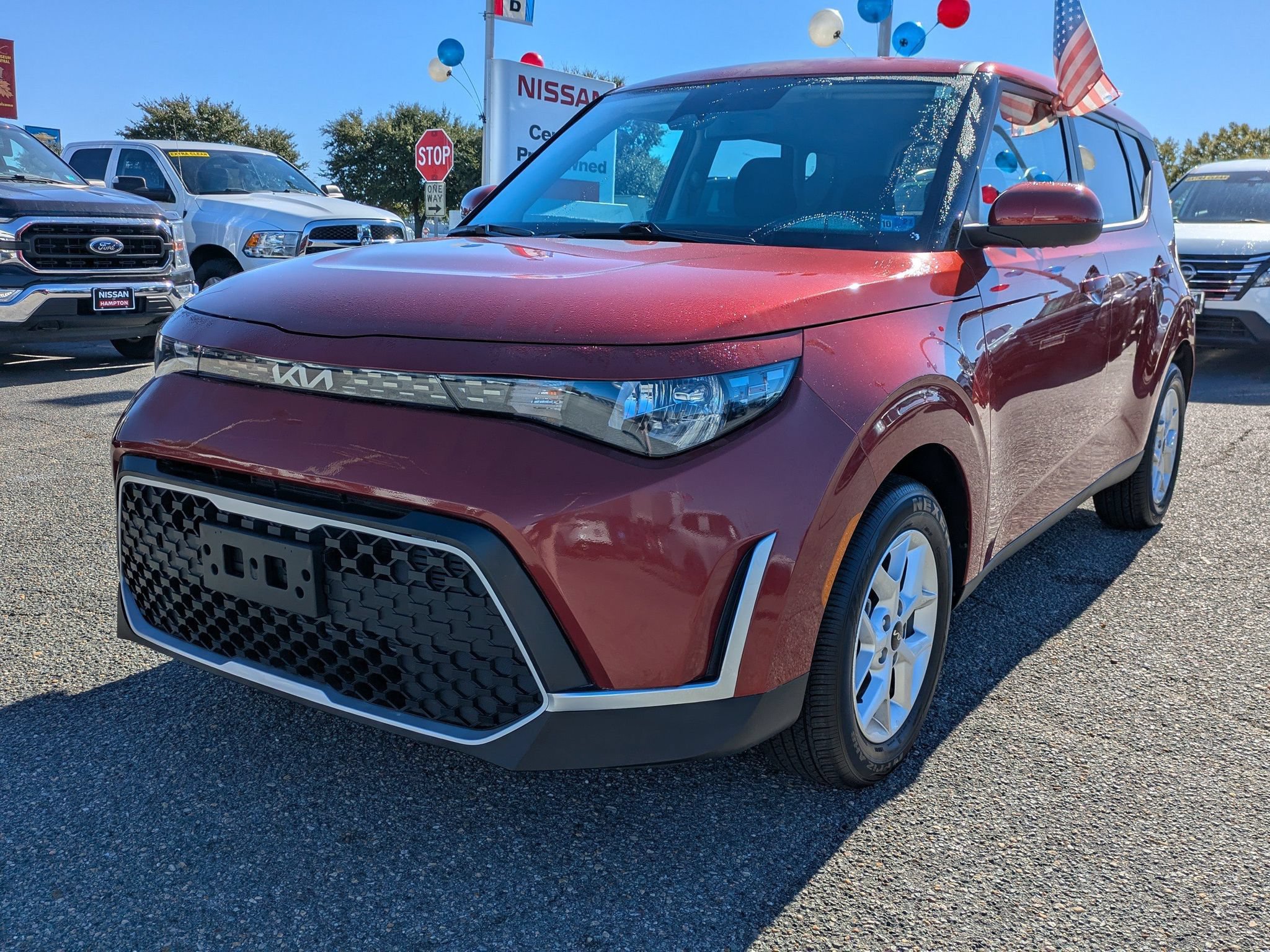 Used 2025 Kia Soul LX w/ LX Technology Package FWD image 8