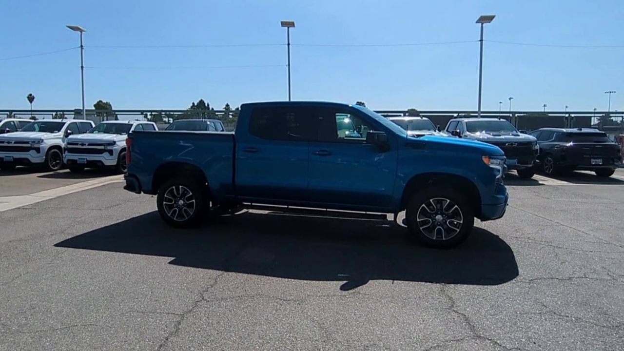 Used 2023 Chevrolet Silverado 1500 RST w/ Z71 Off-Road Package AWD/4WD image 9