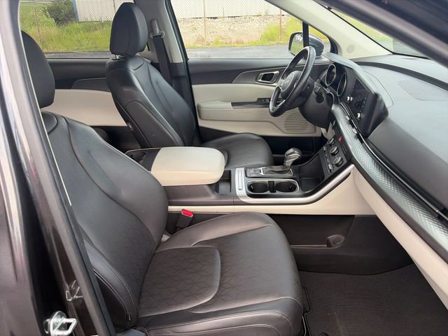 Used 2024 Kia Carnival LX FWD image 29