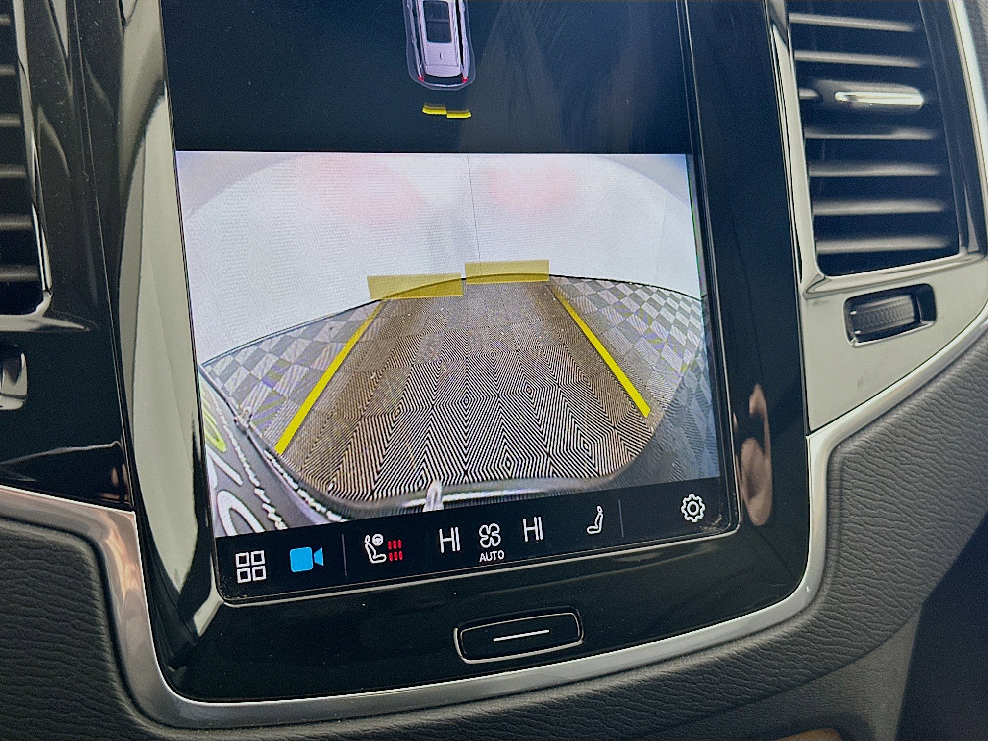 Used 2023 Volvo XC90 B6 Plus w/ Protection Package Premier image 22