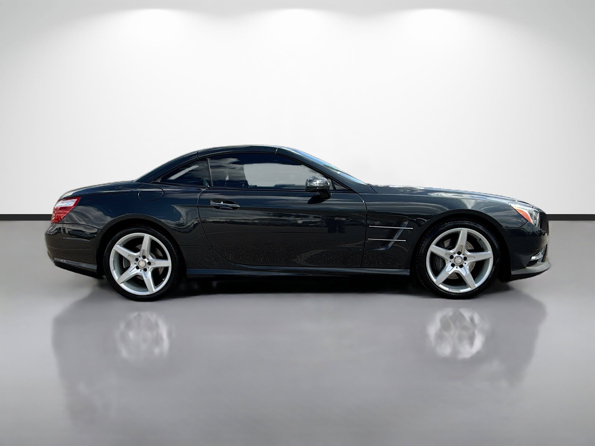 Used 2016 Mercedes-Benz SL 550 w/ Sport Wheel Package image 2