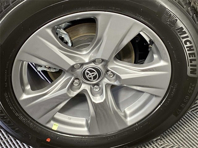 Used 2025 Toyota RAV4 XLE image 31