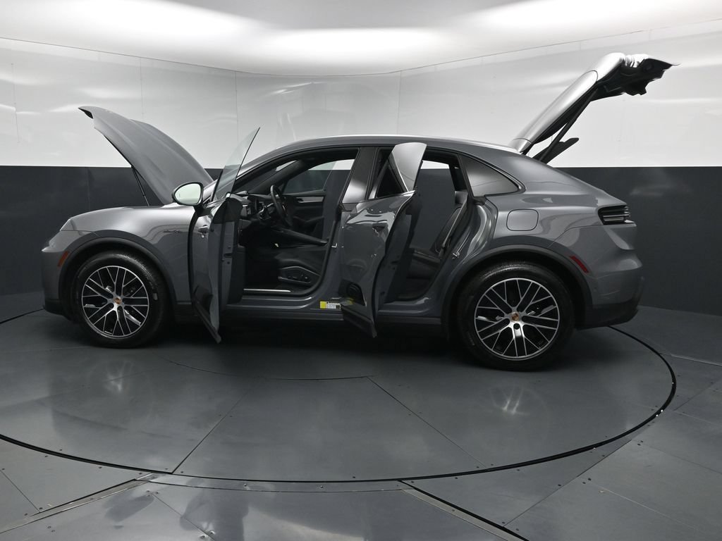 New 2025 Porsche Macan Electric RWD image 34