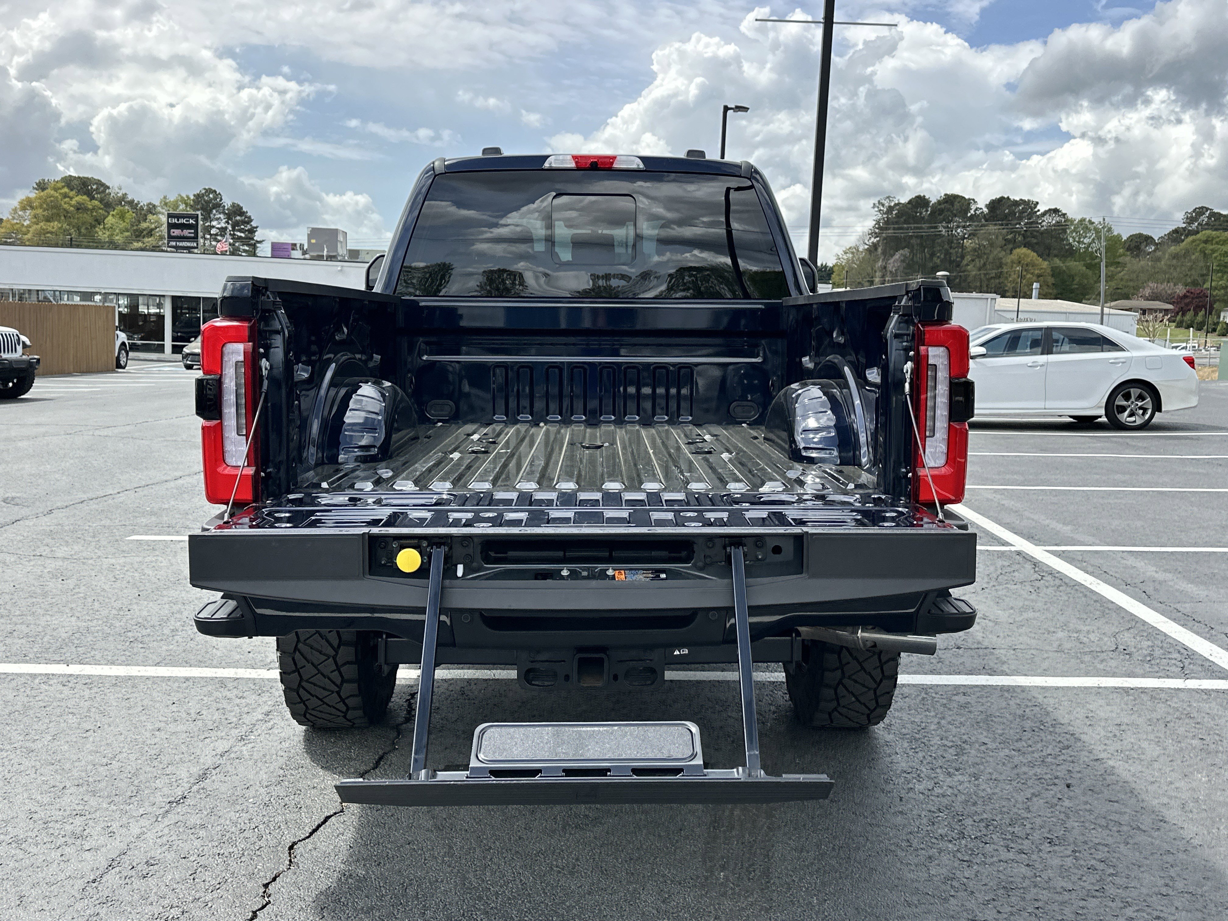 Used 2025 Ford F250 Platinum w/ Platinum Plus Package image 14