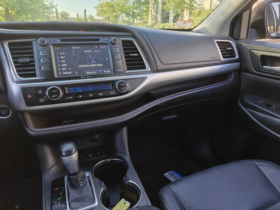 Used 2015 Toyota Highlander XLE AWD/4WD image 28