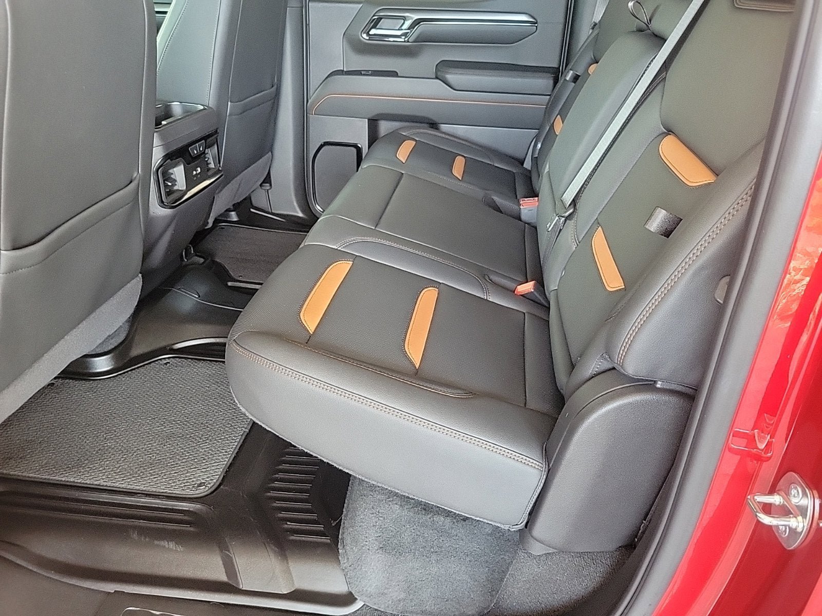 Used 2024 GMC Sierra 1500 AT4 w/ Technology Package AWD/4WD image 16