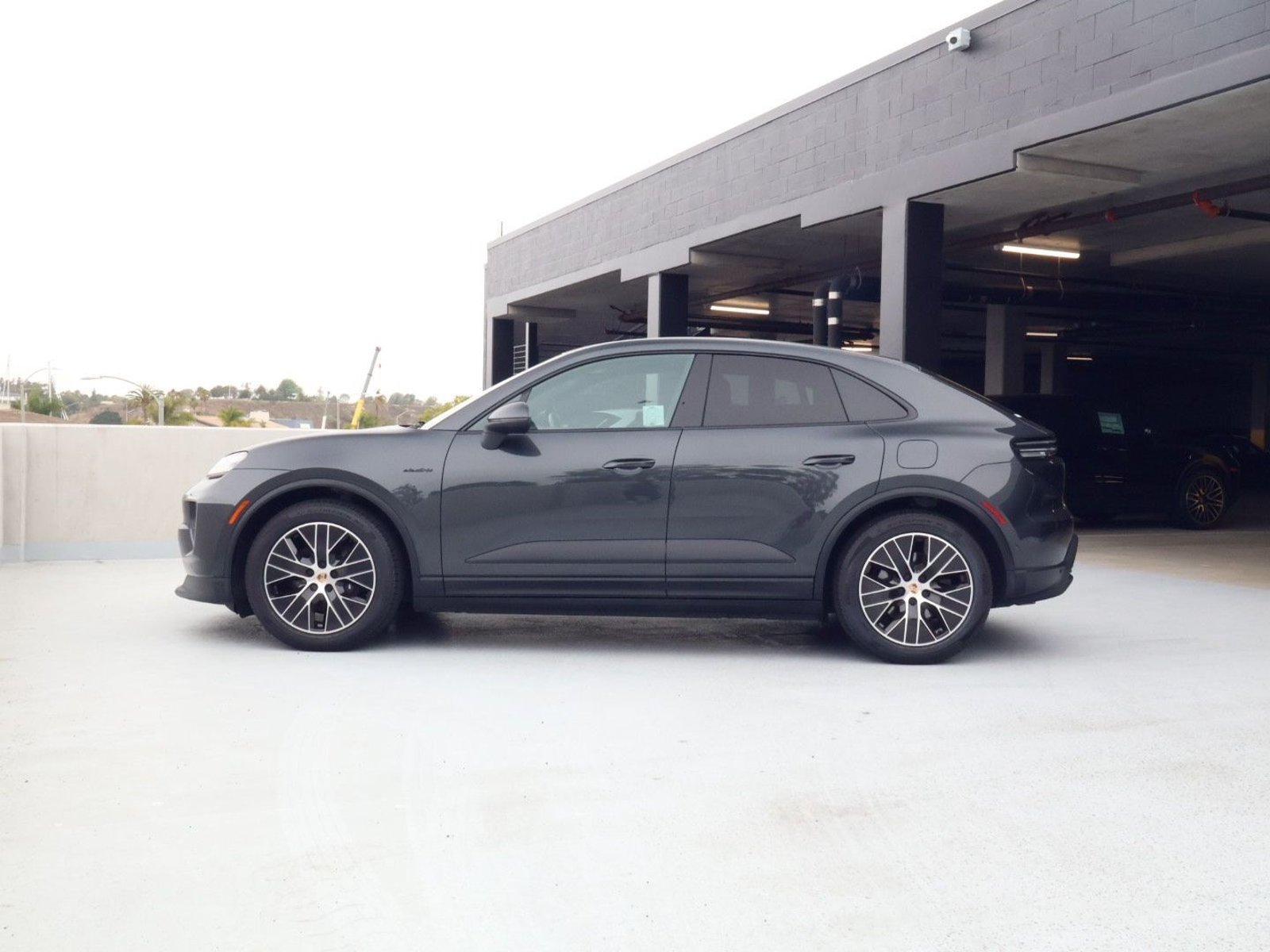 Used 2025 Porsche Macan Electric w/ Premium Package RWD image 2