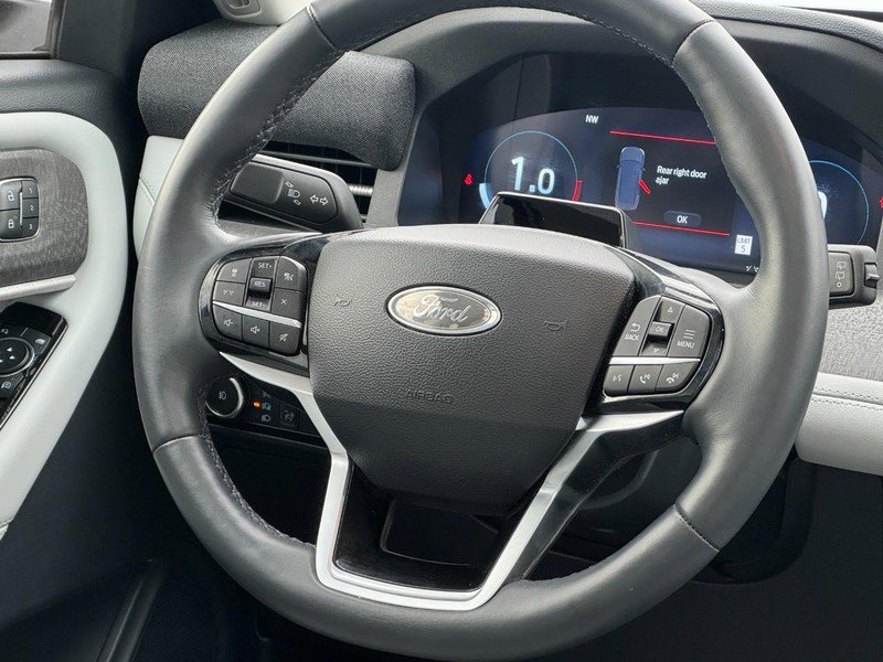 Used 2025 Ford Explorer Platinum w/ Ultimate Package image 13