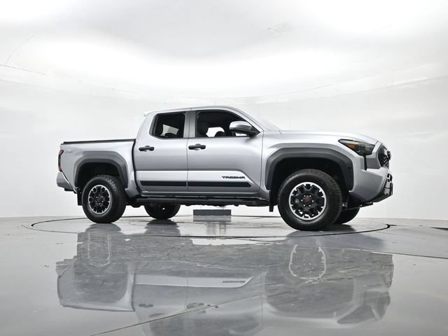 Used 2024 Toyota Tacoma TRD Off-Road AWD/4WD image 32