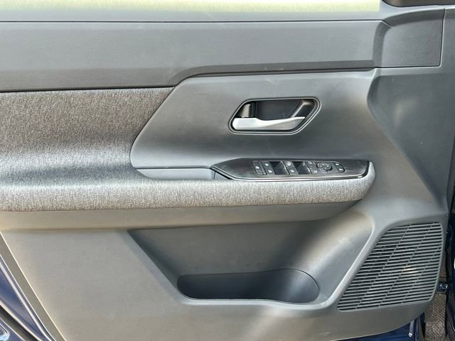 New 2026 Nissan Kicks SV w/ SV Premium Package image 9