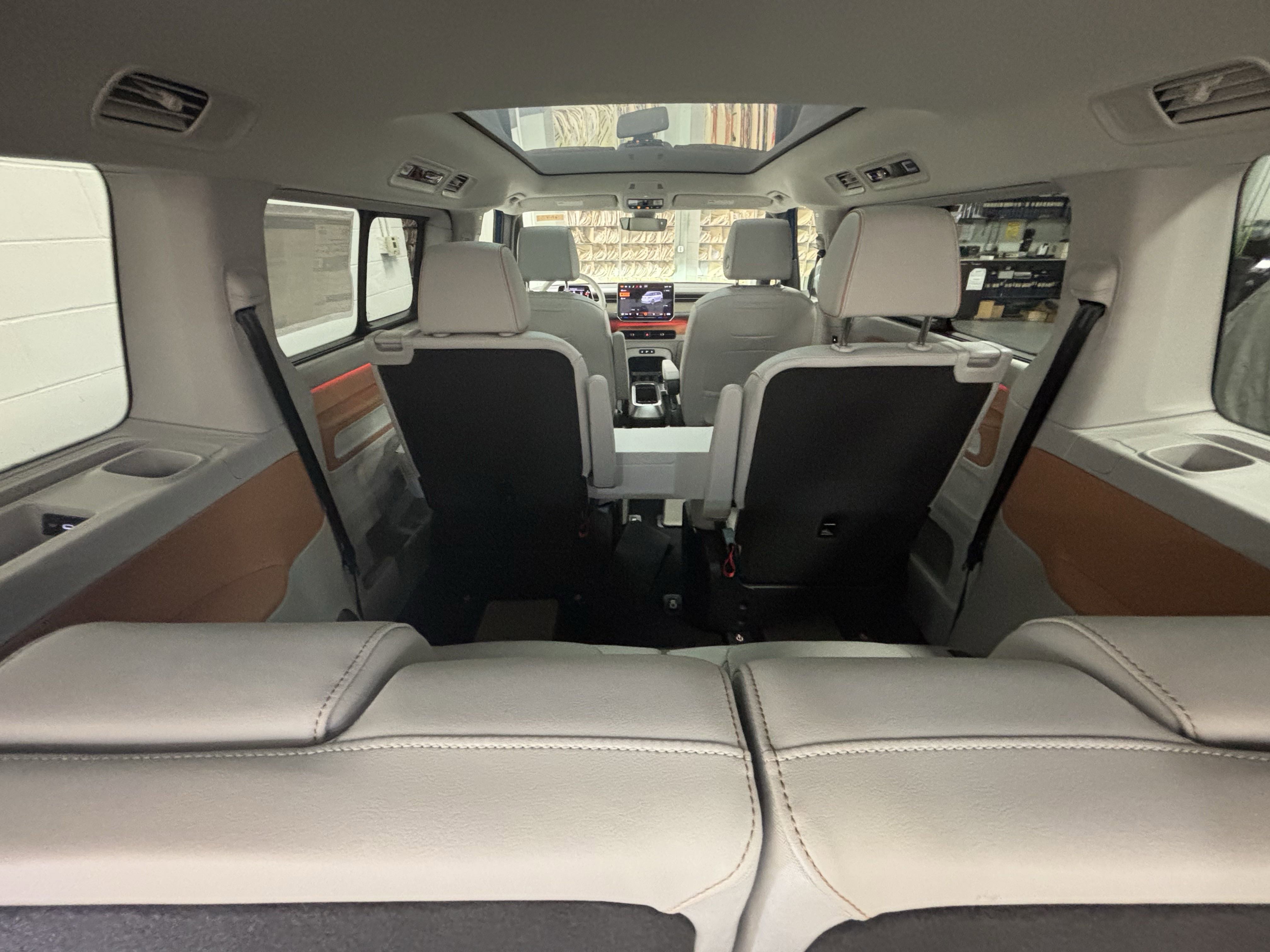 New 2025 Volkswagen ID. Buzz 1st Edition image 29