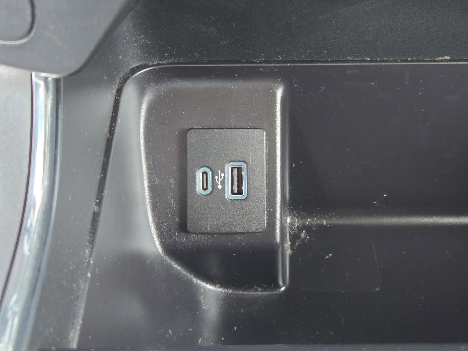 Used 2023 Ford F150 Lightning XLT image 15