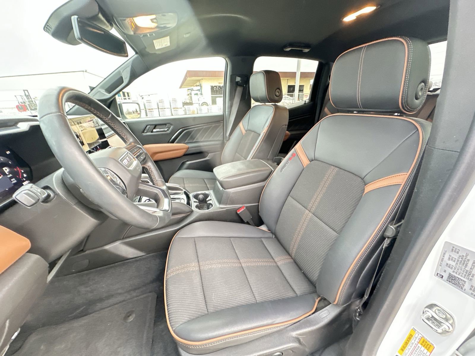 Used 2024 GMC Canyon AT4 w/ Technology Package AWD/4WD image 19